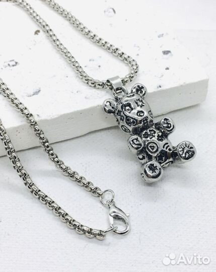 Цепь с кулоном