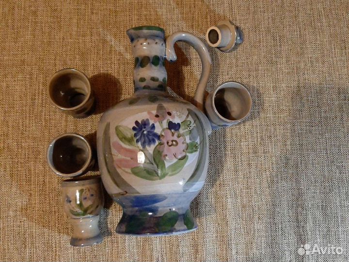 Кувшин с рюмками