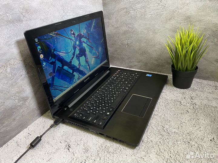 Игровой почти как новый ноутбук Lenovo