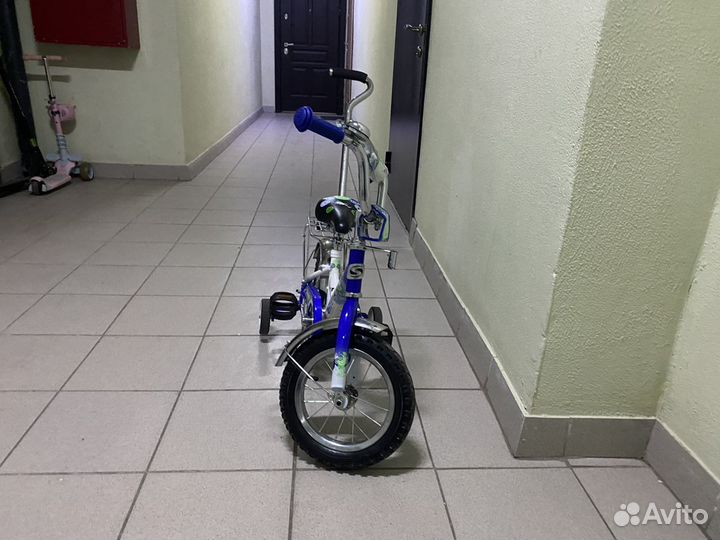 Детский велосипед с ручкой