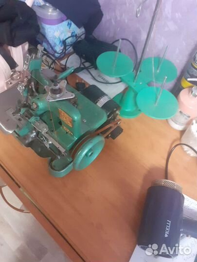 Швейная машинка оверлок