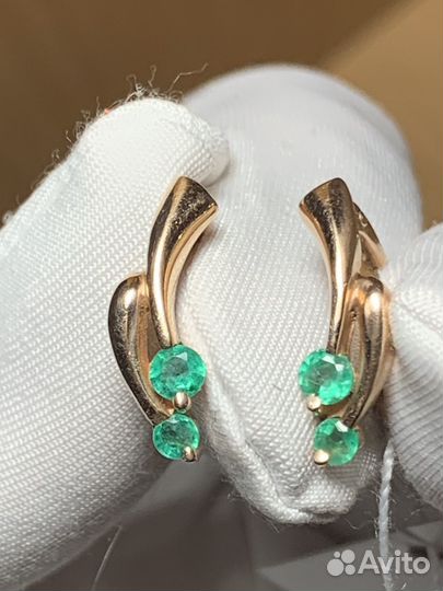 Золотые серьги с изумрудами