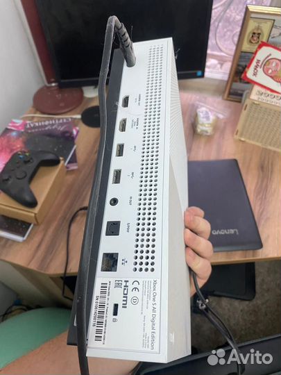 Xbox one s 1tb с двумя геймпадами