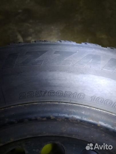 Bridgestone Blizzak LM-20 235/60 R16