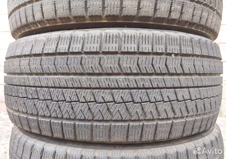 Bridgestone Blizzak VRX2 235/45 R18 94Q