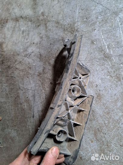 Кронштейн заднего бампера Audi A6 C6