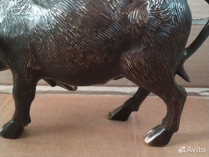 Монах на буйволе бронза