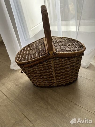 Корзина плетеная с крышкой