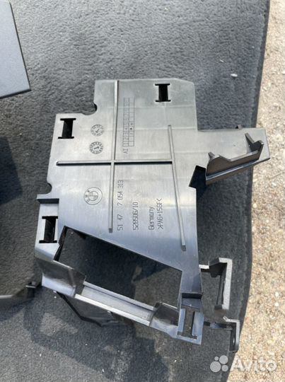 Кронштейн накладки ремня безопасности задний левый