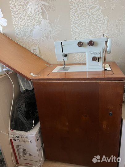 Швейная машинка чайка 143