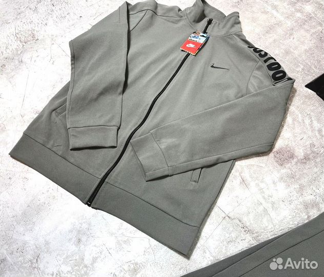 Спортивные костюмы Nike