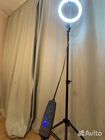 Штатив-трипод с кольцевой лампой