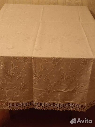 Скатерть новая, белая