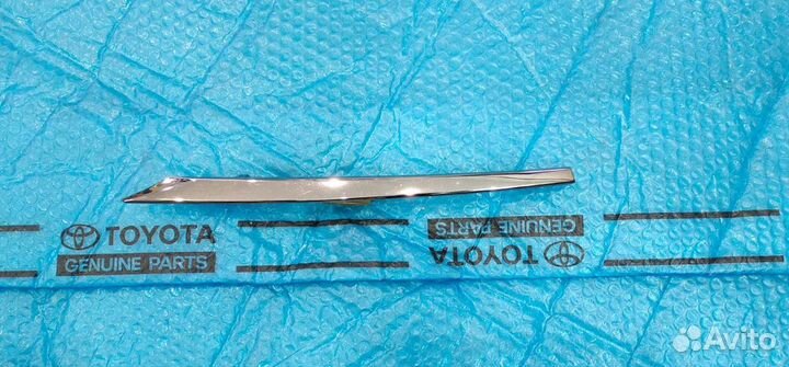 Хром решетки радиатора Corolla 180 левый 13-16