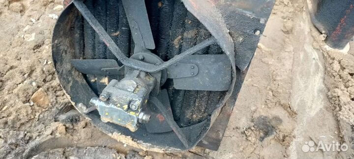 Радиатор на трактор с эксковатора