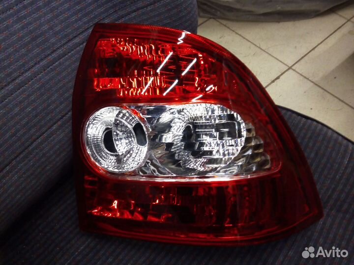 Фонарь задний правый приора