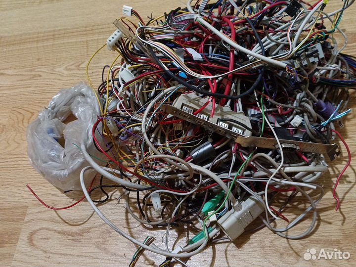 Перекати поле из различных проводов, шлейфов и тд