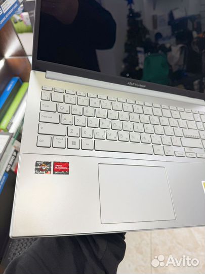 Asus VivoBook oled R5 16/512gb