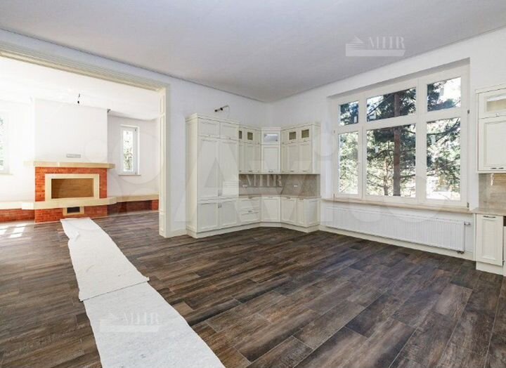 Дом 445,4 м² на участке 10,5 сот.