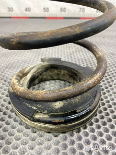 Б/У пружина подвески задний левый Hyundai Solaris