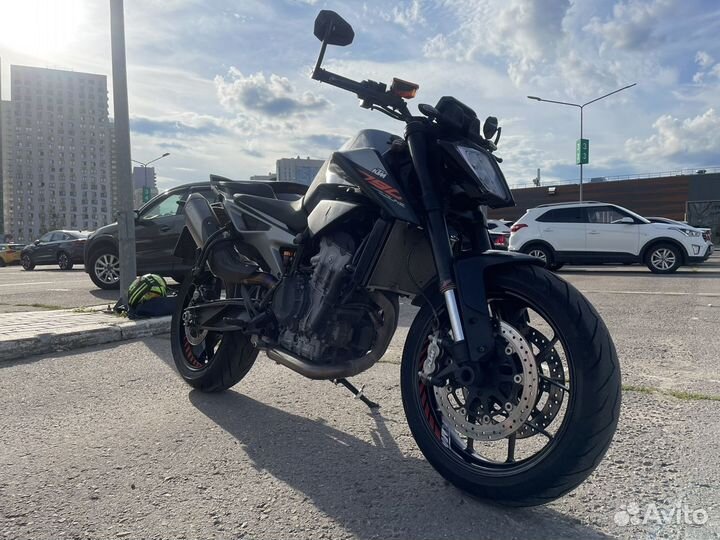 KTM duke 790