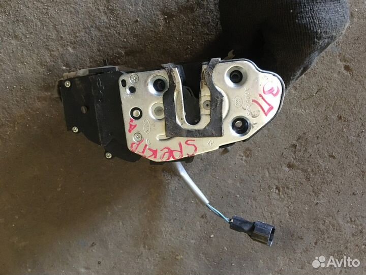 Замок задней правой двери (Kia Spectra)