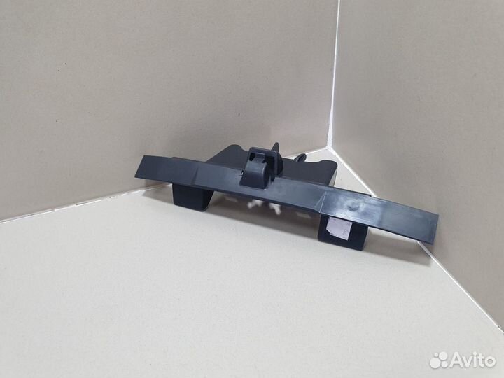 Кронштейн радиатора / диффузора Renault Logan 2