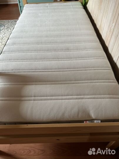 Кровать двухьярусная IKEA из массива