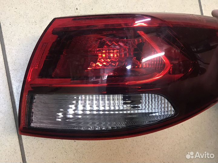 Фонарь наружний правый Kia Rio x-line