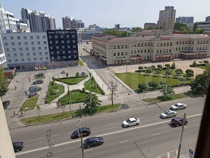 2-к. квартира, 63 м², 8/10 эт.