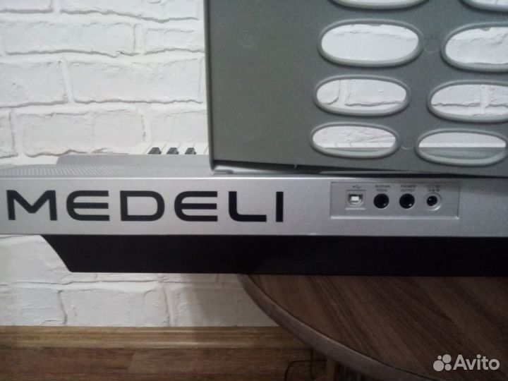 Синтезатор Medeli M12