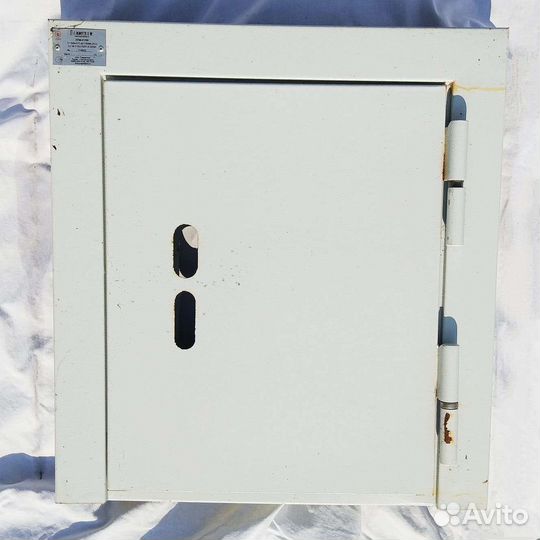 Дверь железная маленькая 50х40 см. (Новая)