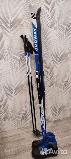 Лыжи беговые, ботинки 32 размер