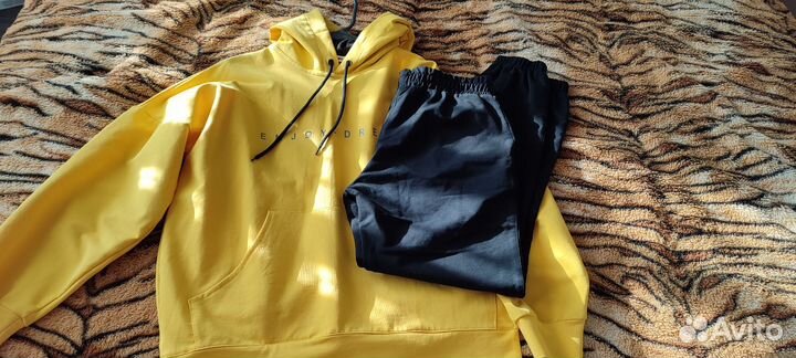 Спортивный костюм женский