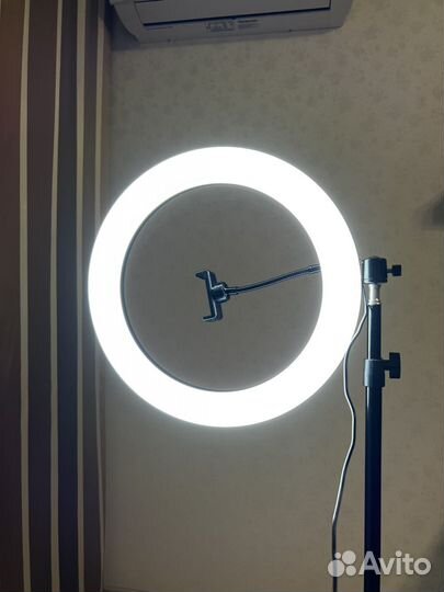 Кольцевая лампа со штативом