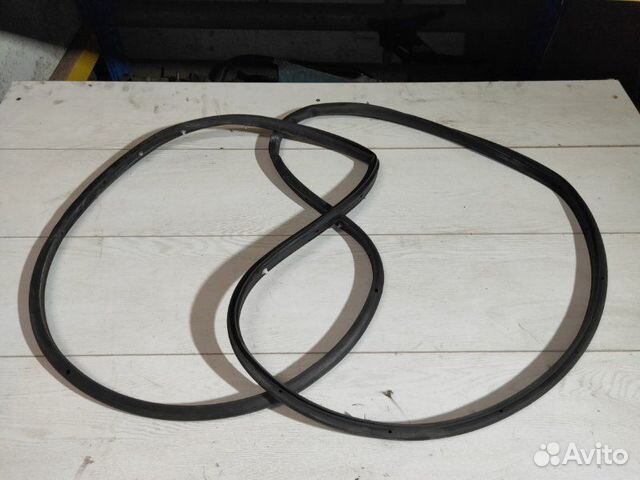 Уплотнитель двери передний левый Opel Astra J 2010