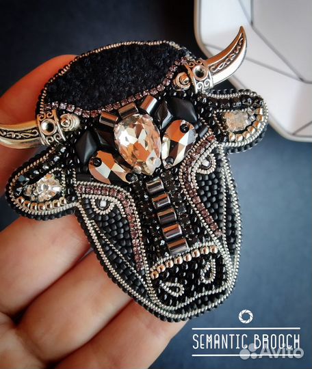 Брошь ручной работы бык