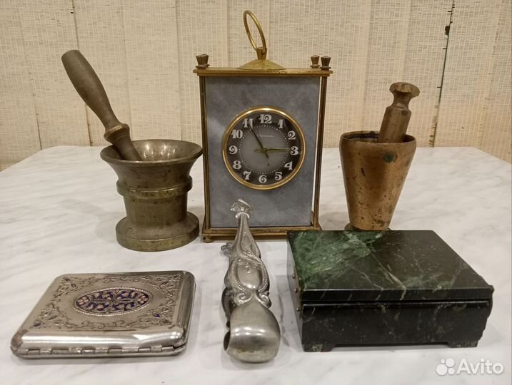 Ступы с пестиком,часы, шкатулка,портсигар