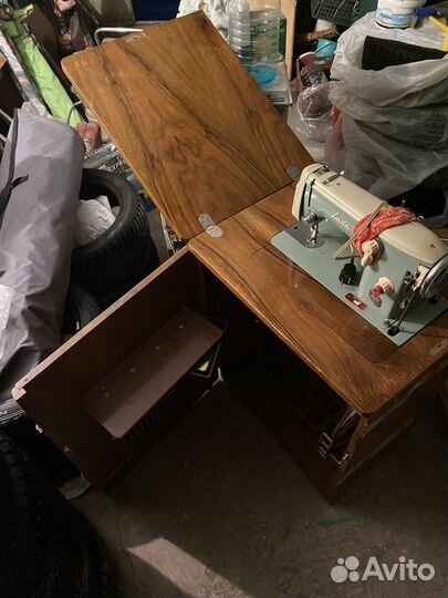 Швейная машинка LADA чехословакия