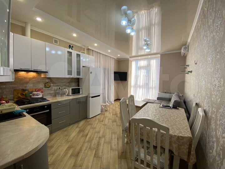 2-к. квартира, 65 м², 3/10 эт.