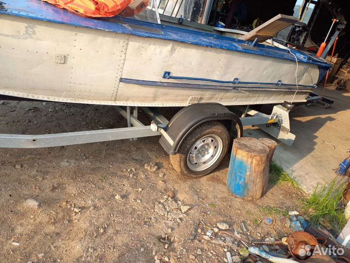 Лодка с двигателем