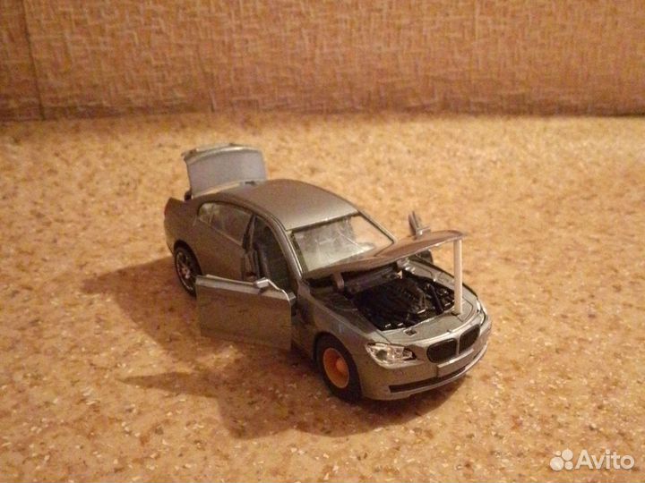 Игрушечный машинка