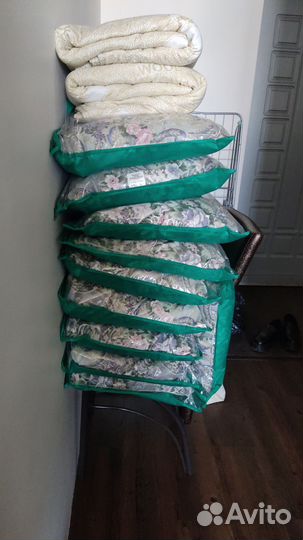 Подушки, одеяло, пледы, постельное бельё