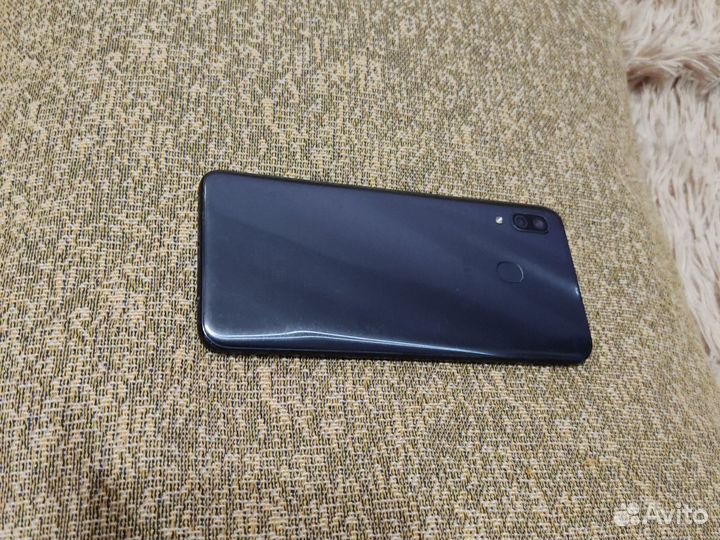Samsung Galaxy A30, 3/32 ГБ