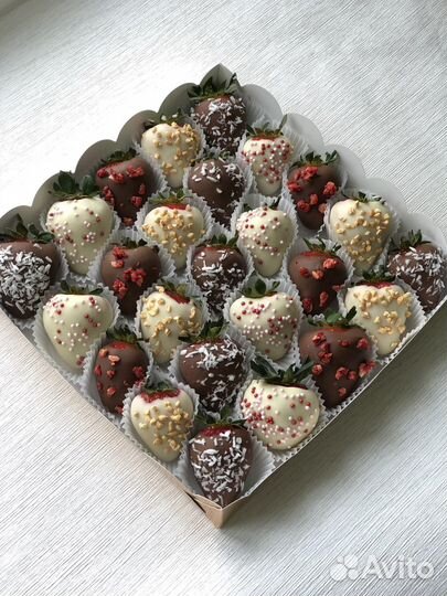 Клубника в шоколаде. Фрукты в шоколаде. Букеты