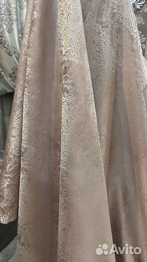 Шторы розово-бежевые с вензелями