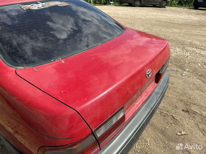 Тойота карина Е крышка багажника