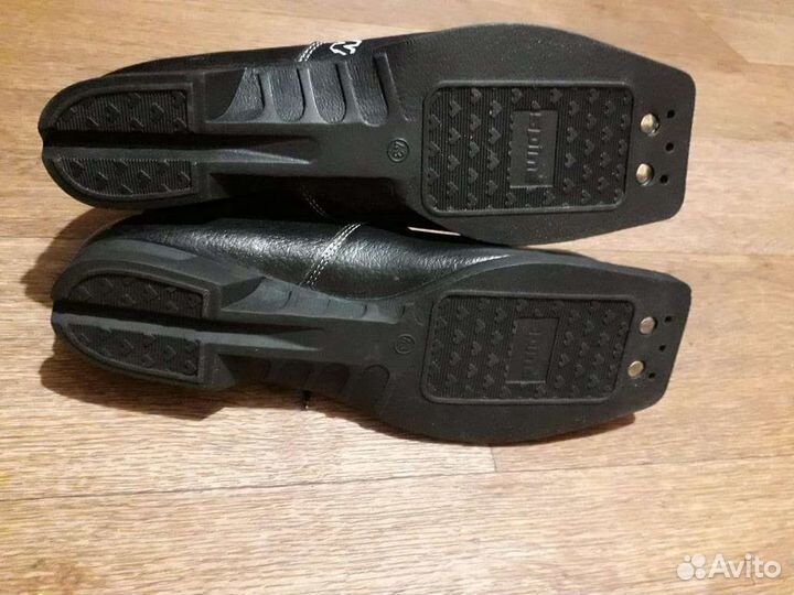 Беговые лыжи, палки и ботинки