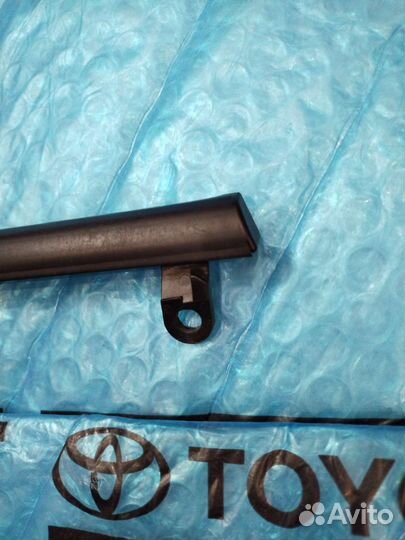 Молдинг стекла двери Тойота Версо перед правый