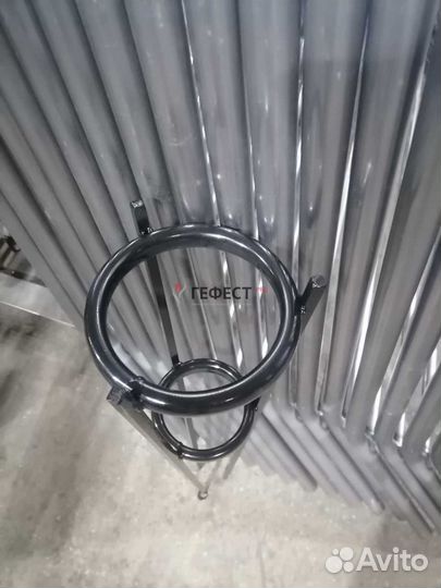 Ваза / подставка металл для цветов на кладбище